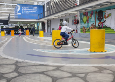 Apprendre à faire du vélo gratuitement à Lille : La zone kids du BTWIN Village